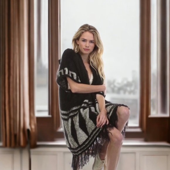 Beautiful Cardigan Sweater Tribal Print - Picture 1 of 5